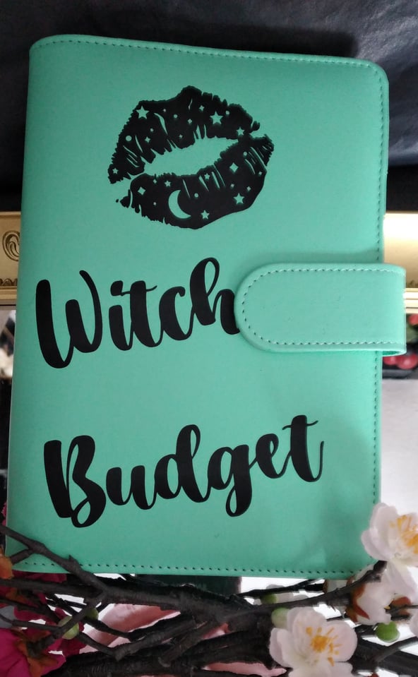 Budget Binder sparen Sinking Funds Challenges Bargeld Tracker A6 Planer Motiv personalisiert Witch Hexe